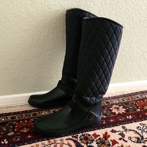 Sperry waterproof rubber boot in size 8